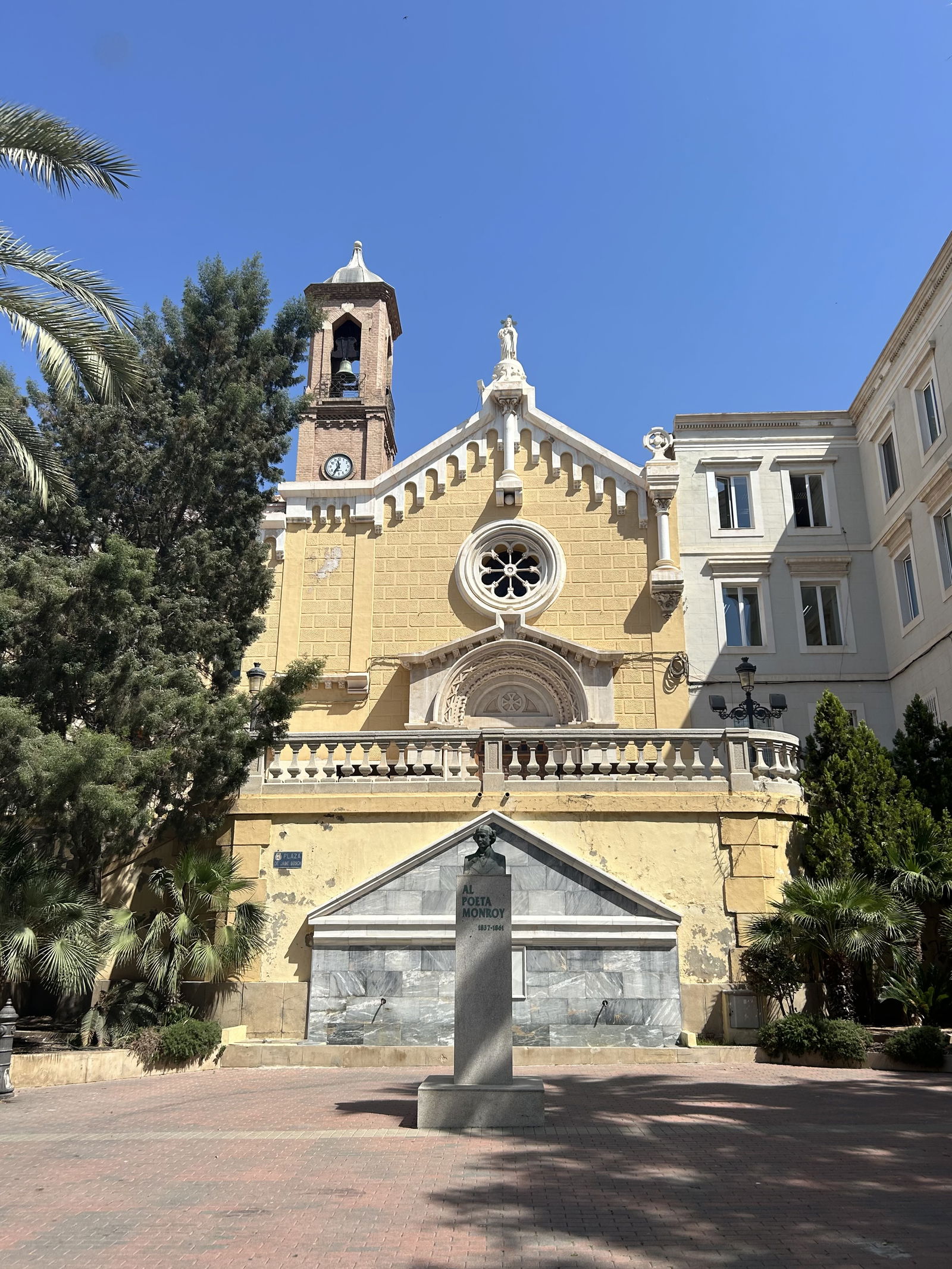 Přečtete si více ze článku Objevte Malebné Kostely: Secred Heart of Jesus, Basilika de Caridad a Další Poklady